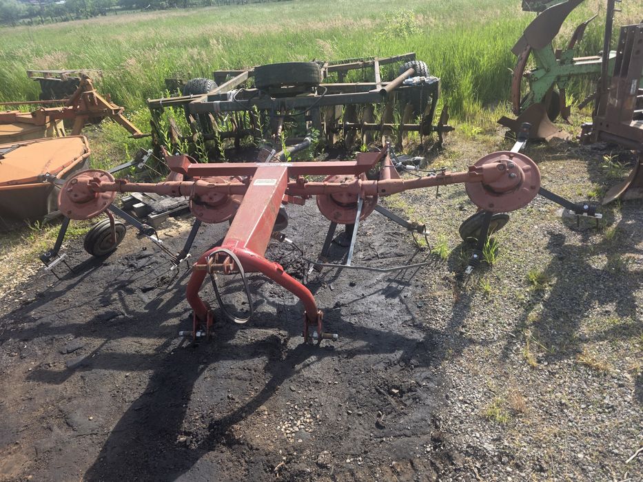 Grebla împrăștiat fan in tiranti la tractor 4 rotoare de 3.6m Potinger
