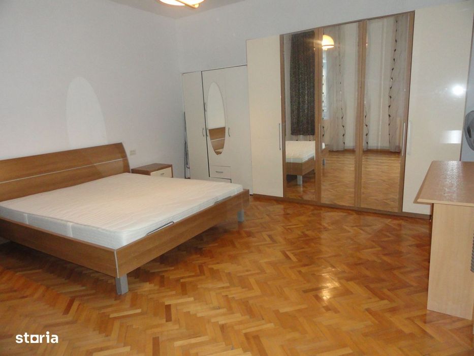 Apartament 2 camere, etaj 2, Bdul Revolutiei, 103 mp, renovat, mobilat