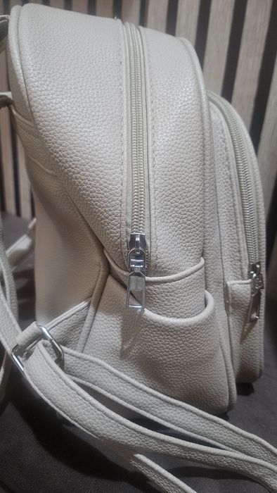 Дамска бежава раница