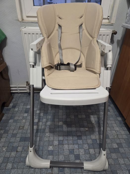 Scaun de masa pentru bebelusi