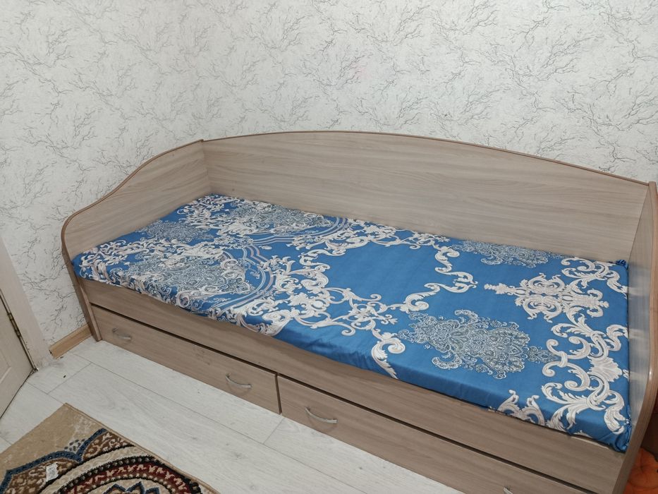 Продам тахту, ковер, принтер 3 в1