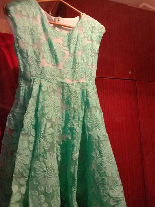 Платья для девочки 8-10 лет б/у