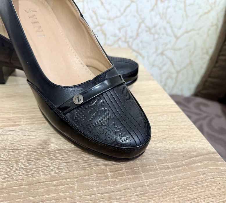 Обувки на нисък ток