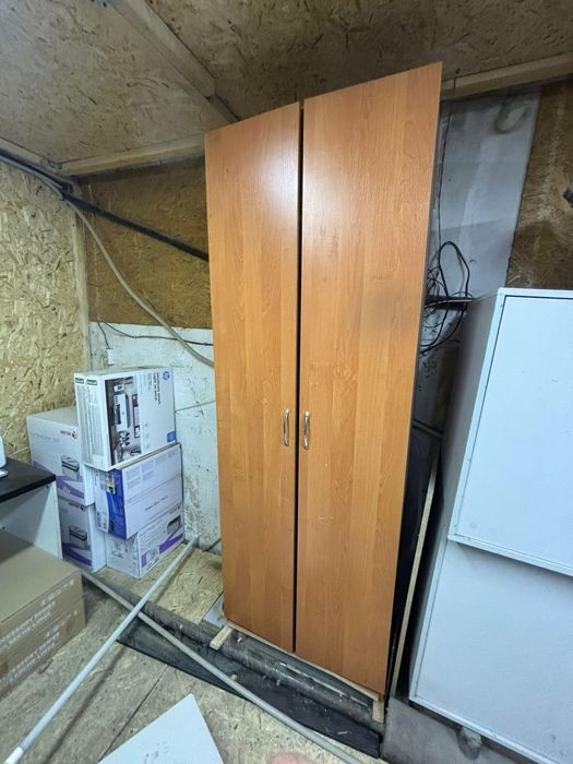 Мебель столы шкафы