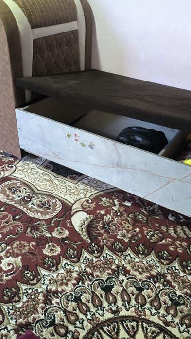 Продаётся диван и шкаф со столом