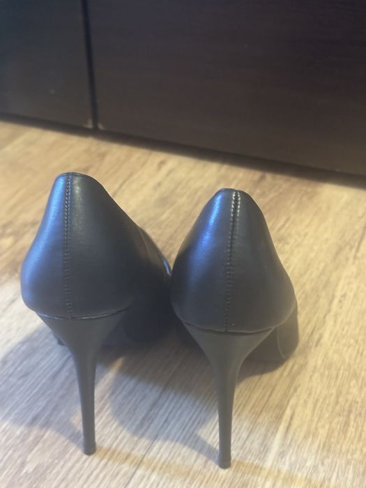 Pantofii cu toc  nr 39