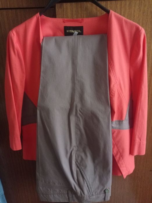 Продавам цял костюм