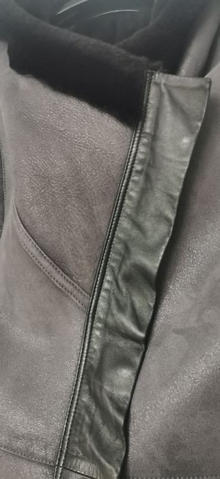 Vând palton NOU  tip cojoc din material natural