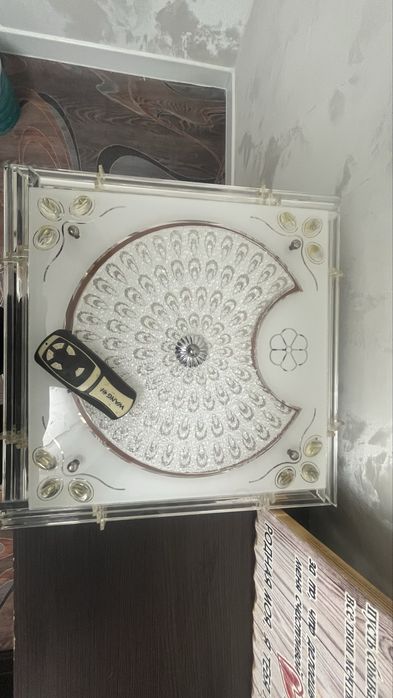 Продвм люстру срочно