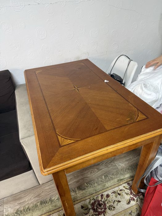 Продам срочно стол