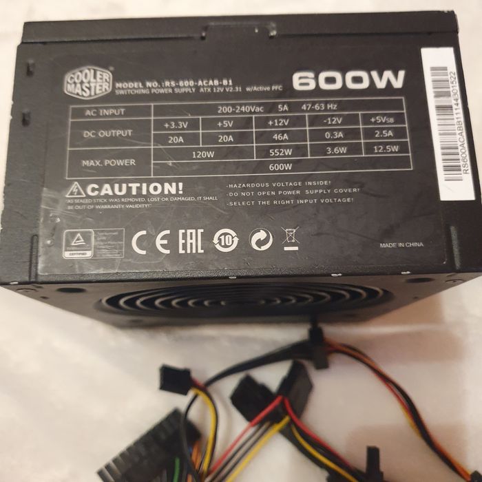 Vand surse Cooler Master 700W și 600w