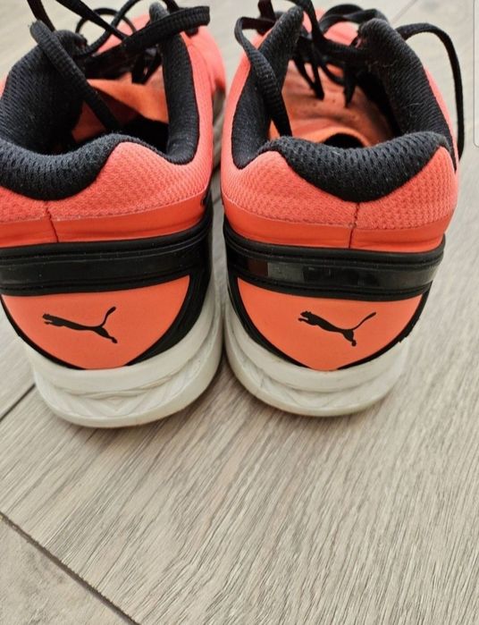 Puma маратонки 43 номер в електриков цвят. Много запазени.