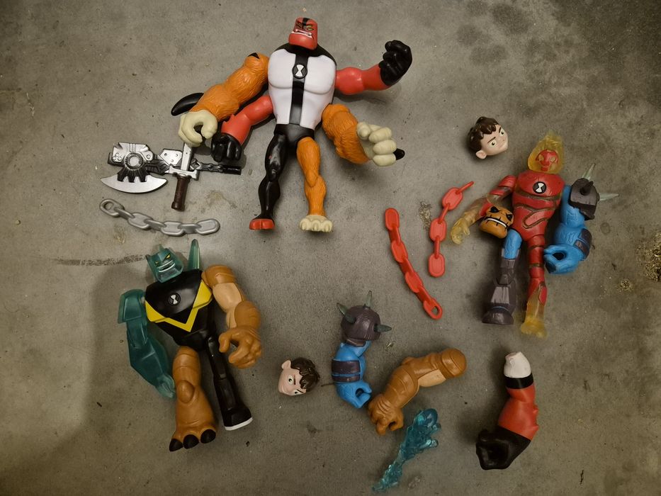 Ben 10 figurine mari