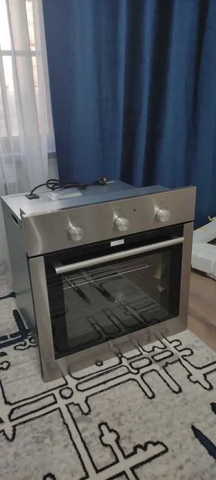 Продаю духовой шкаф по низкой цене. Срочно. Cussini