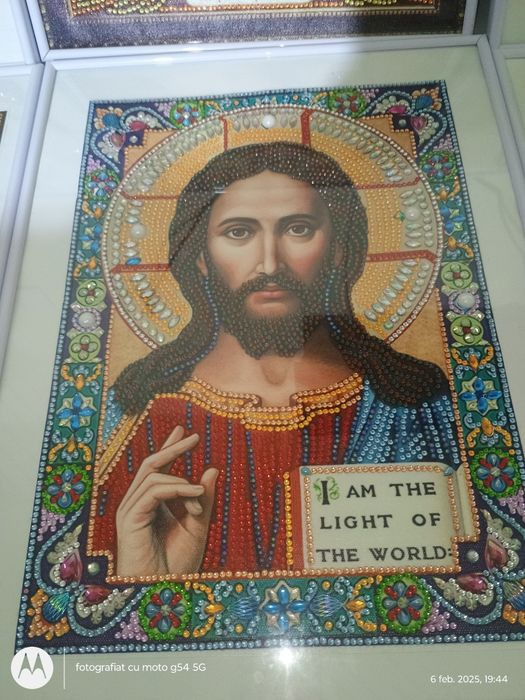 Icoane lucrate manual cu mărgele sunt lucrate de mama mea