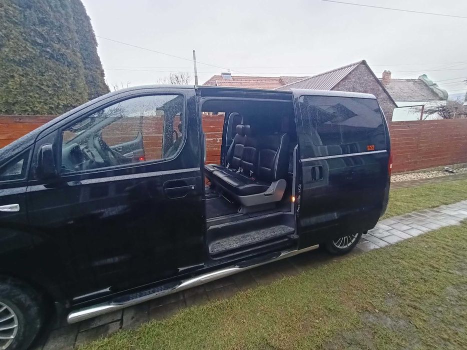 HYUNDAI H-1 2011