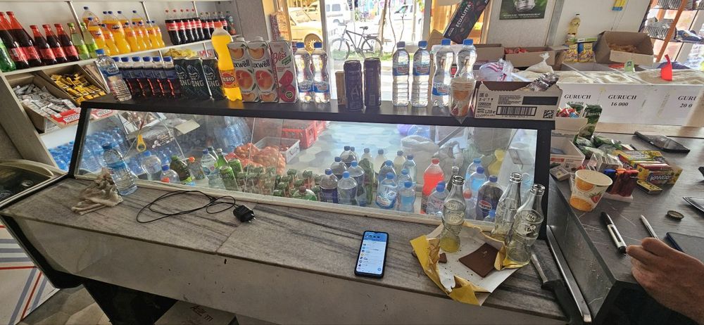 Витрина Холодильник сотилади узунлиги 2 метр холати зур