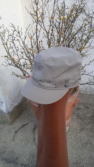 Шапка кепе спортно с козирка military BENETTON с кристали Сваровски