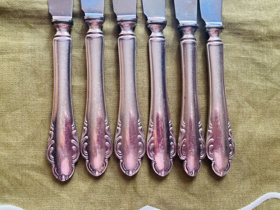 Rostfri - шведски посребрени ножове за основно 22см.