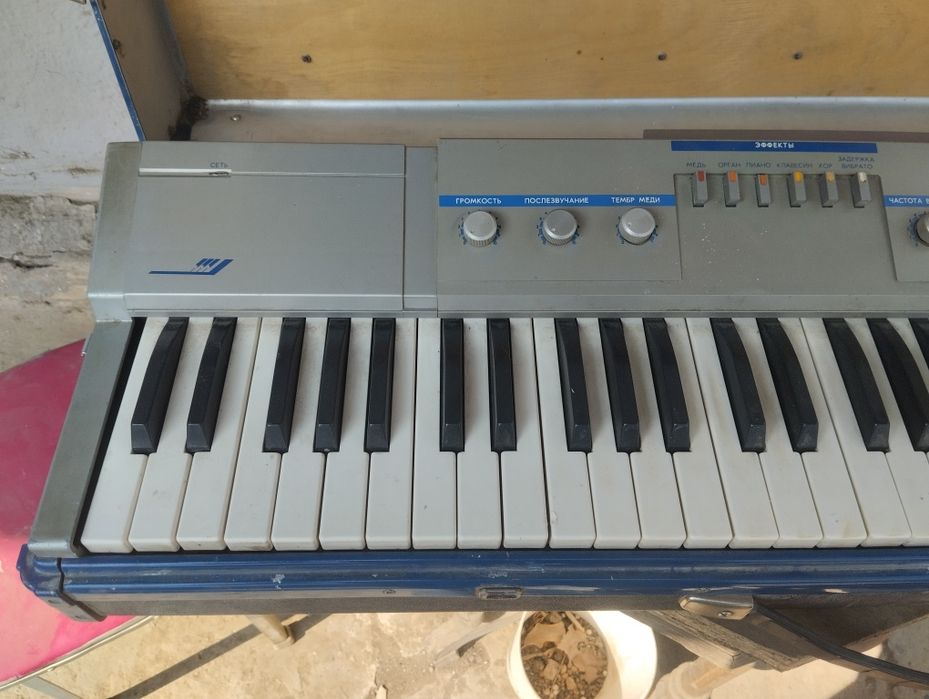 Продается синтезатор советский