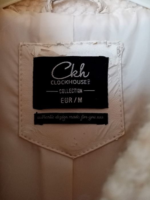 Бяло палто букле 49 % вълна М размер