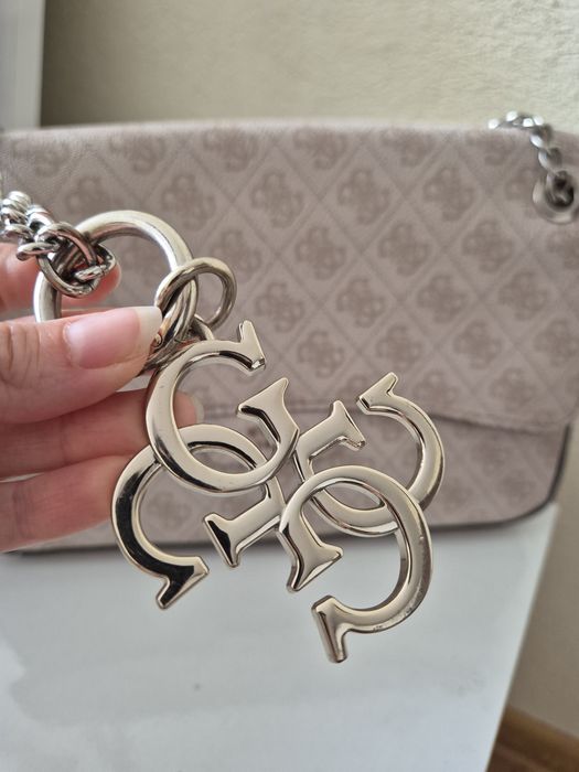 Дамска чанта Guess