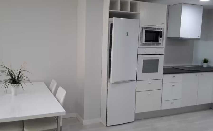 Дава се под наем Двустаен апартамент в Пловдив, Кършияка - 65 кв.м за 306 € - Снимка #1