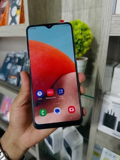 Vand telefon samsung galaxi  A 32
