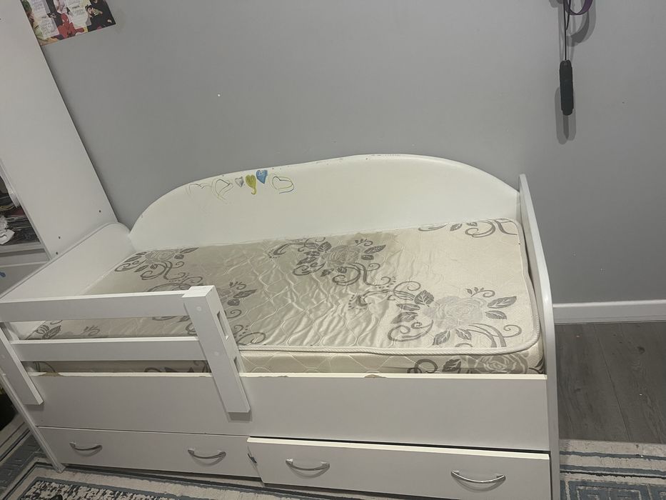 Детская кровать без матраса