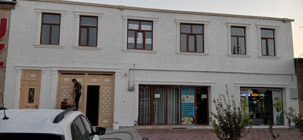 Продается   дом 2 этажа вдоль центральный дороги отличная лакация.