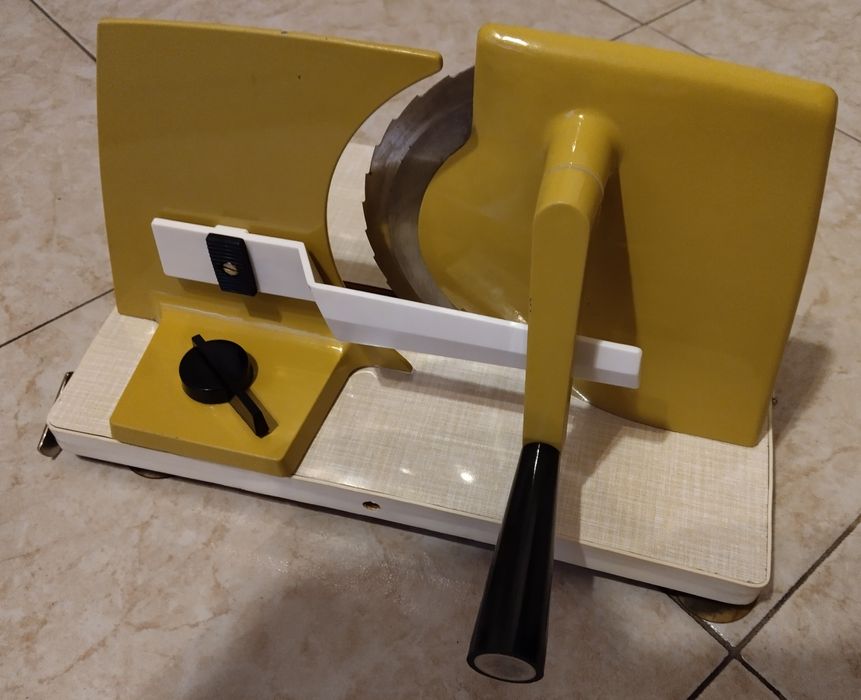 Машинки за рязане на хляб и колбаси