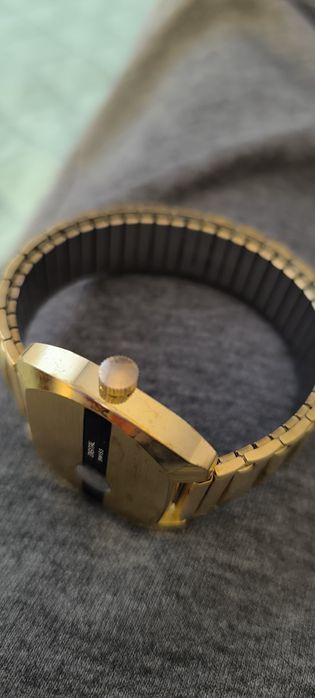 Ceas mecanic tip "Jump hour" Digital  Swiss