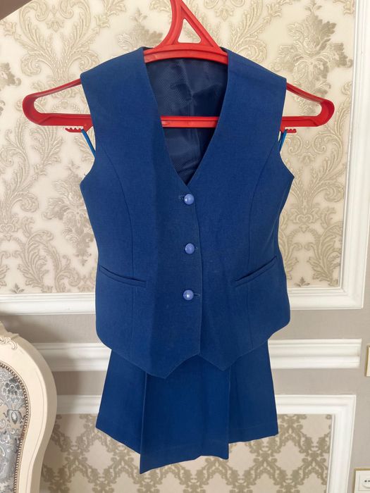 Продам школьную форму для девочки 1 класс