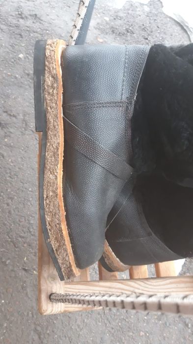 Продам унты новые