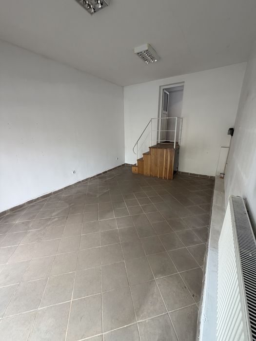 Spatiu comercial de inchiriat 24mp utili stradal Strada Paltinis. 450€ Neg.