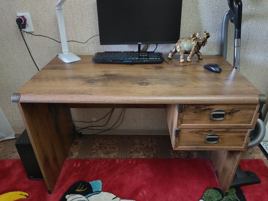 Продам письменный стол