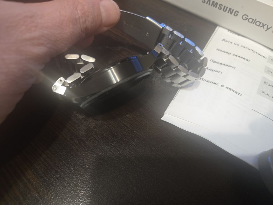 Продавам смарт часовник самсунг