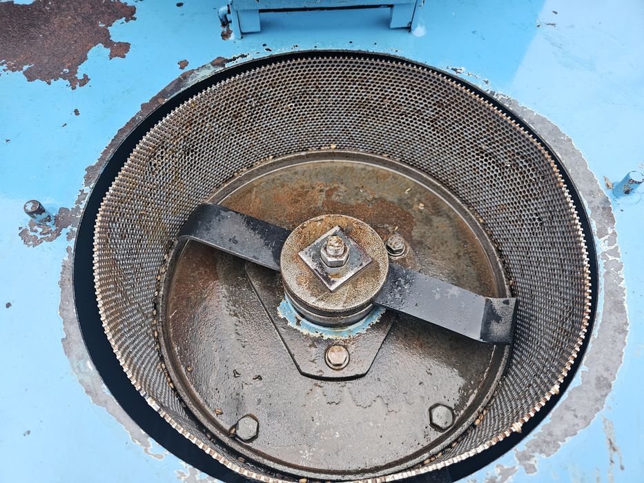 Moară cu ciocănele trifazic cu ladă de depozitare