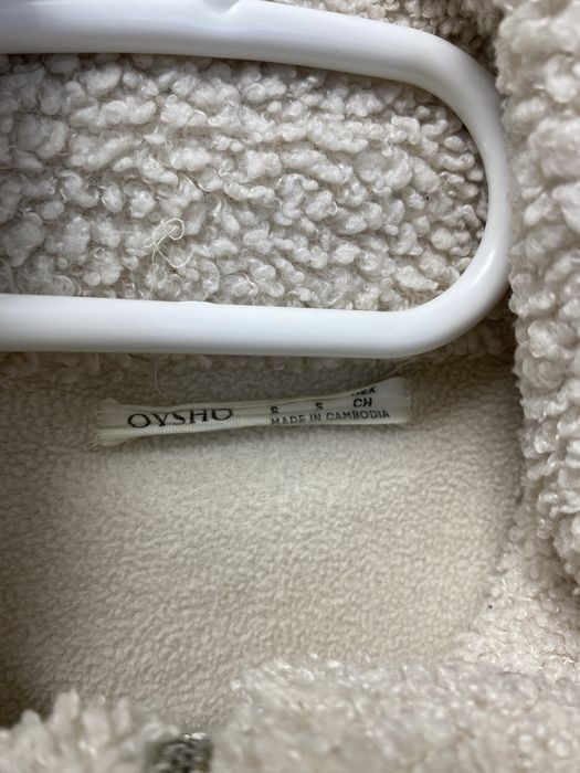 Яке от oysho в бял цвят