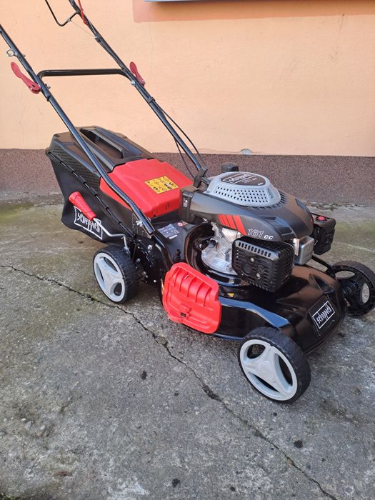 Masini de tuns iarba