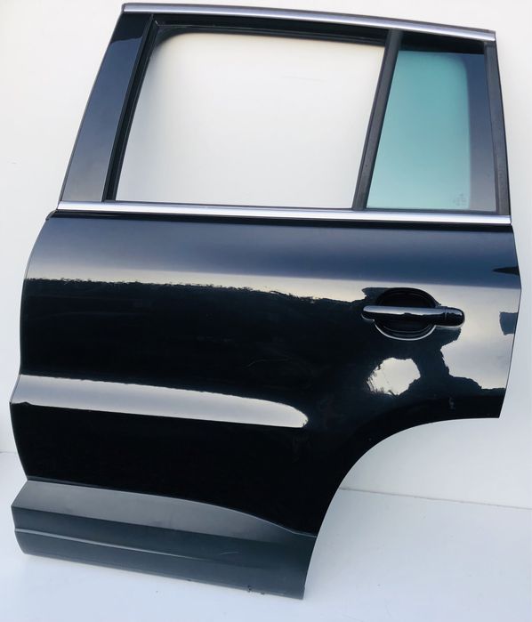 Usa st spate vw Tiguan cod de culoare LC9X