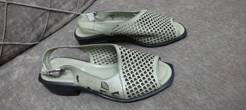 Босоножки фирменные привезённые