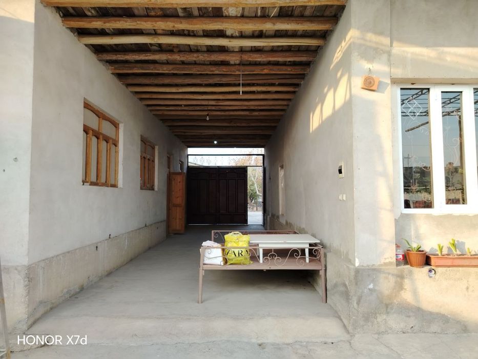 Zudlik bilan Farĝona shahar Beshbola MFYda uy sotiladi.