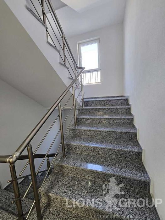 Продава се Четиристаен апартамент в Варна, Възраждане 2 - 160 кв.м за 719 €/кв.м - Снимка #9