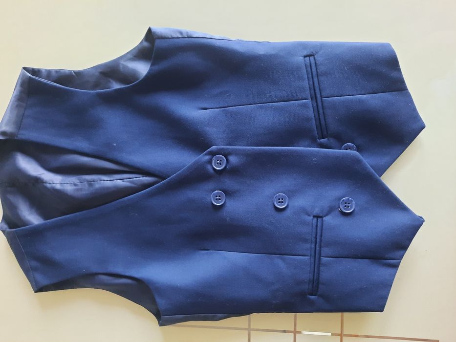 Пиджак,брюки, жилетка школьная.