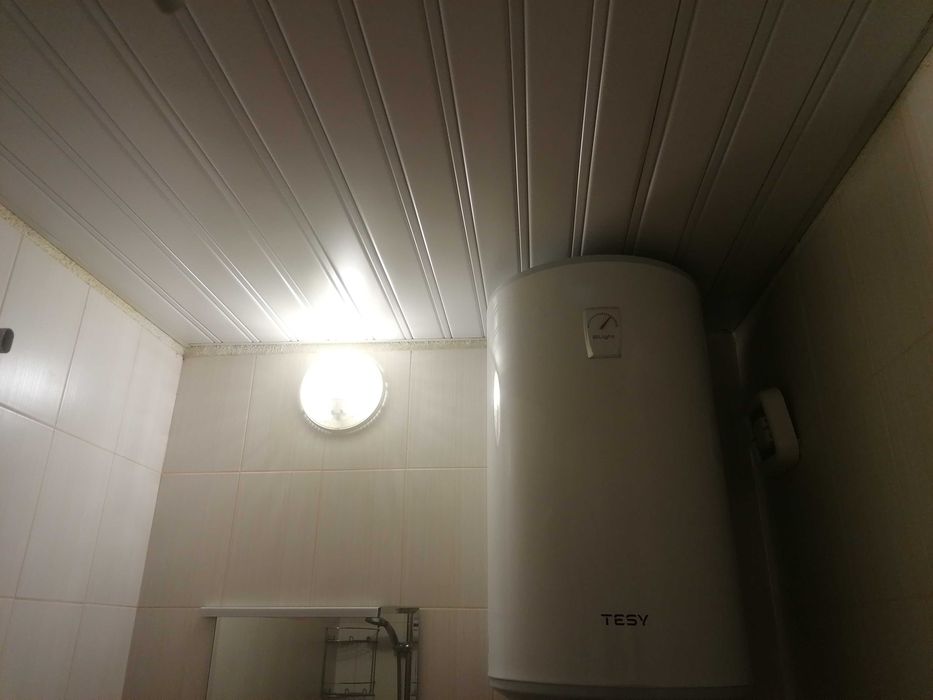 Хънтър Дъглъс алуминиев окачен таваб за баня