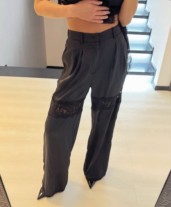 Pantaloni cu dantela