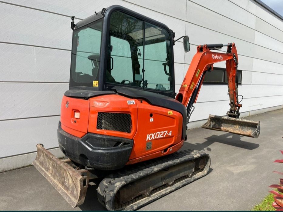 Miniexcavator de inchiriat