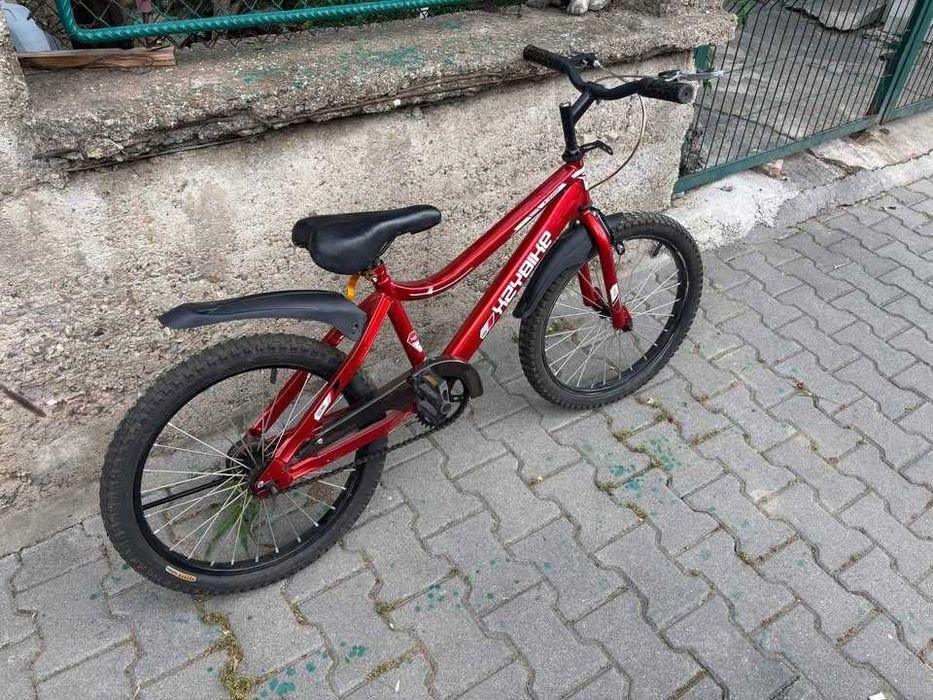Продавам детски велосипед X2Ybike (червен металик)