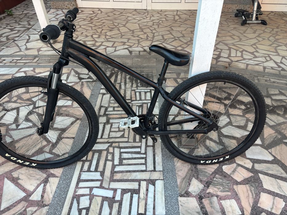Vand bicicleta ca noua , a fost foarte putin folosita